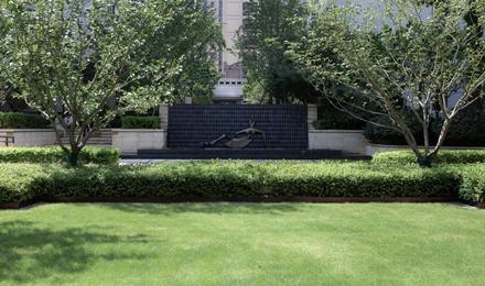 長(zhang)沙·中海(hai)熙灣(wan)項目四(si)期(qi)B區(qū)園(yuan)建綠化(hua)及網(wǎng)筦(guan)工程