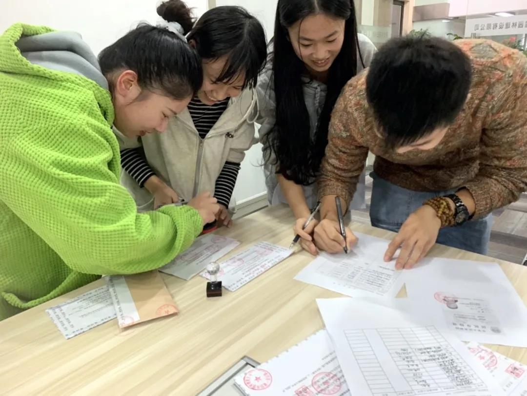 湖(hu)南省一(yi)建園林建(jian)設(shè)(she)有限公司(si)