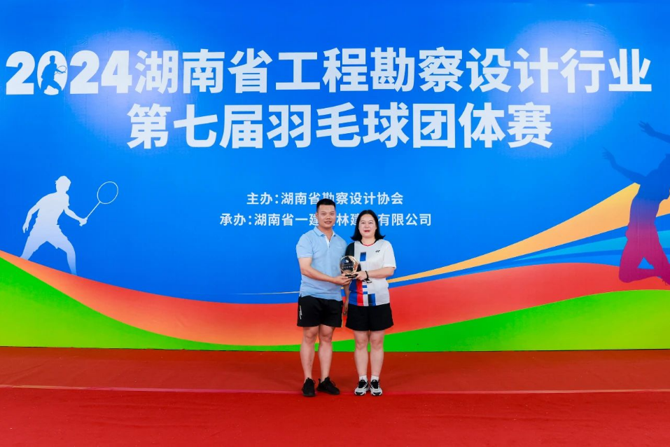 湖(hu)南省一建(jian)園林建設(shè)有限(xian)公司(si)