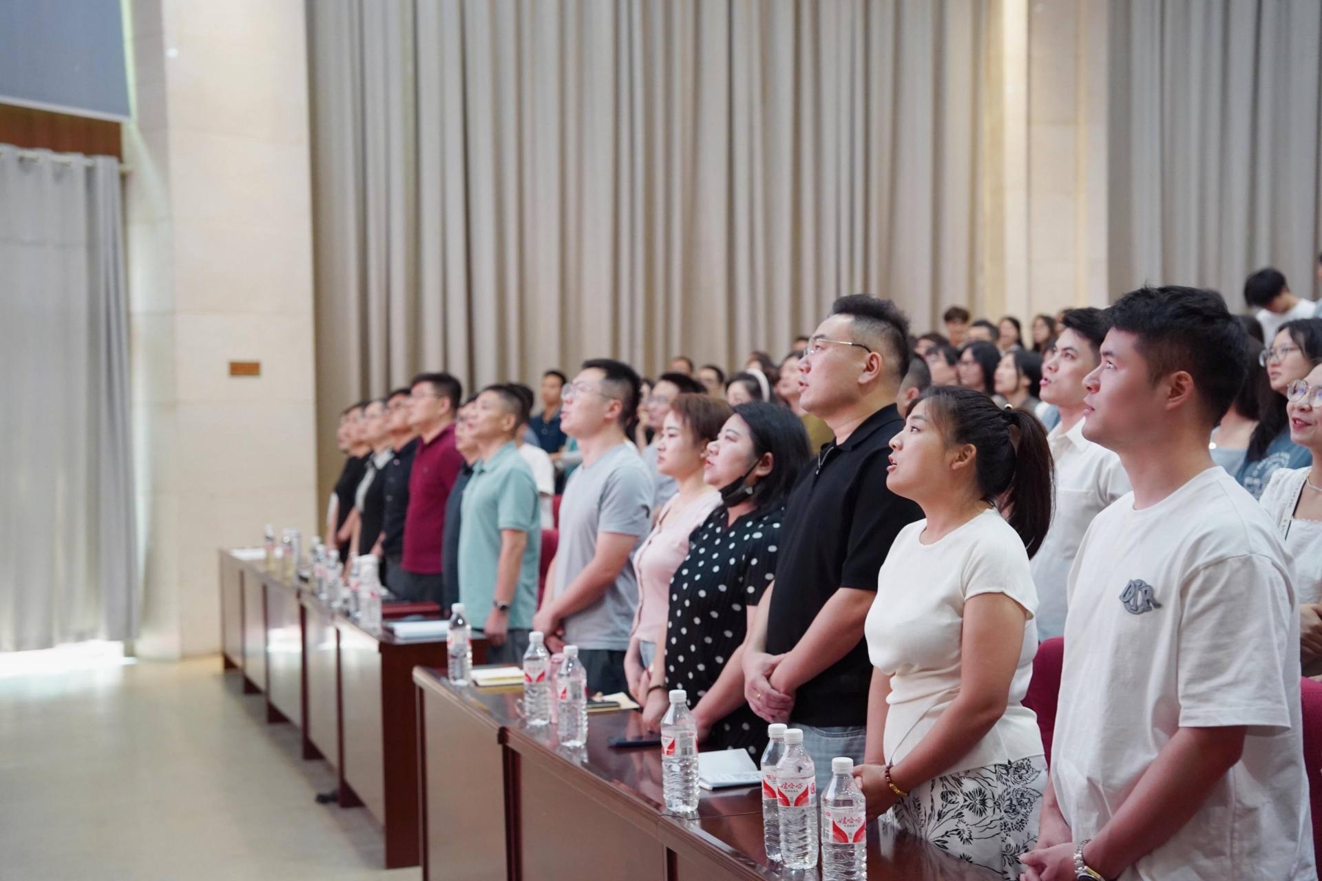 湖(hu)南(nan)省一(yi)建園林建(jian)設(shè)(she)有(you)限公司(si)