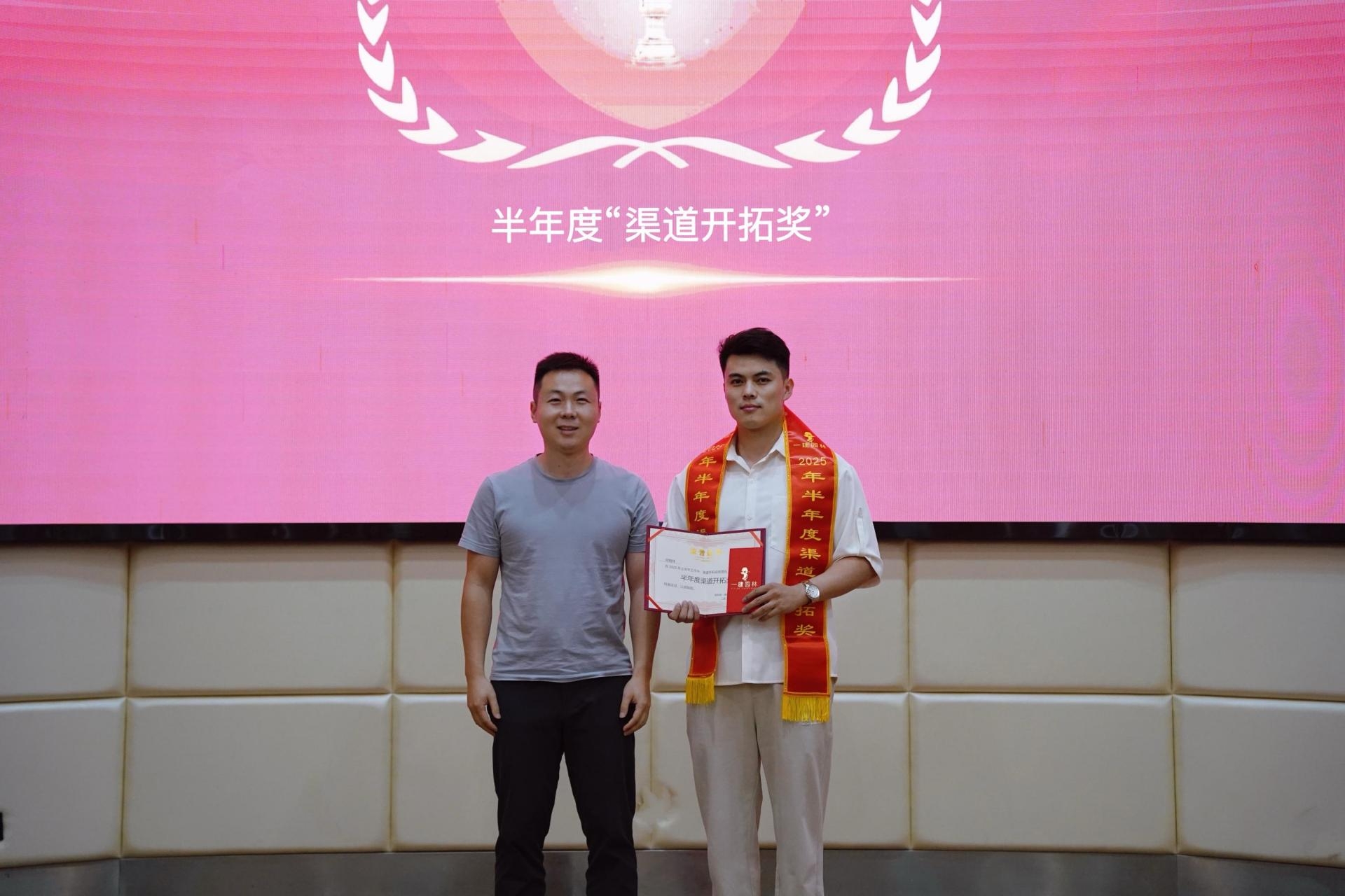 湖(hu)南省(sheng)一(yi)建(jian)園(yuan)林建(jian)設(shè)(she)有(you)限公司